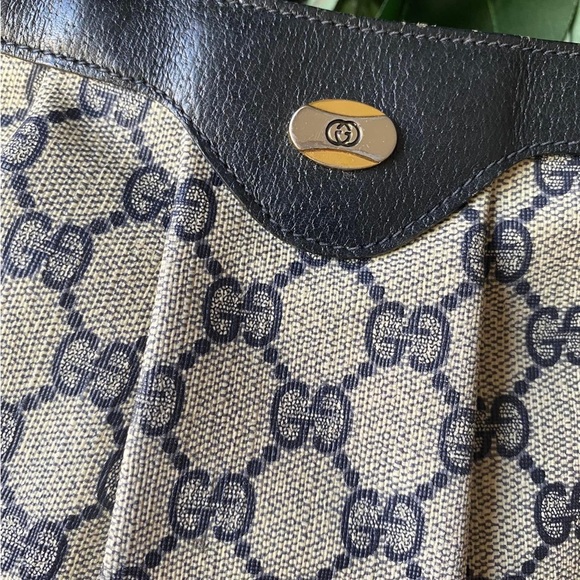 Vintage Gucci cross body - Picture 6 of 9